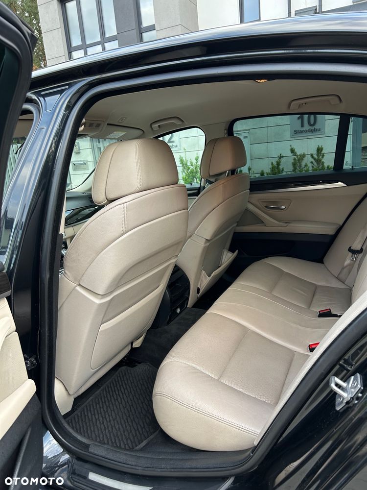 BMW Seria 5 535i xDrive - 13