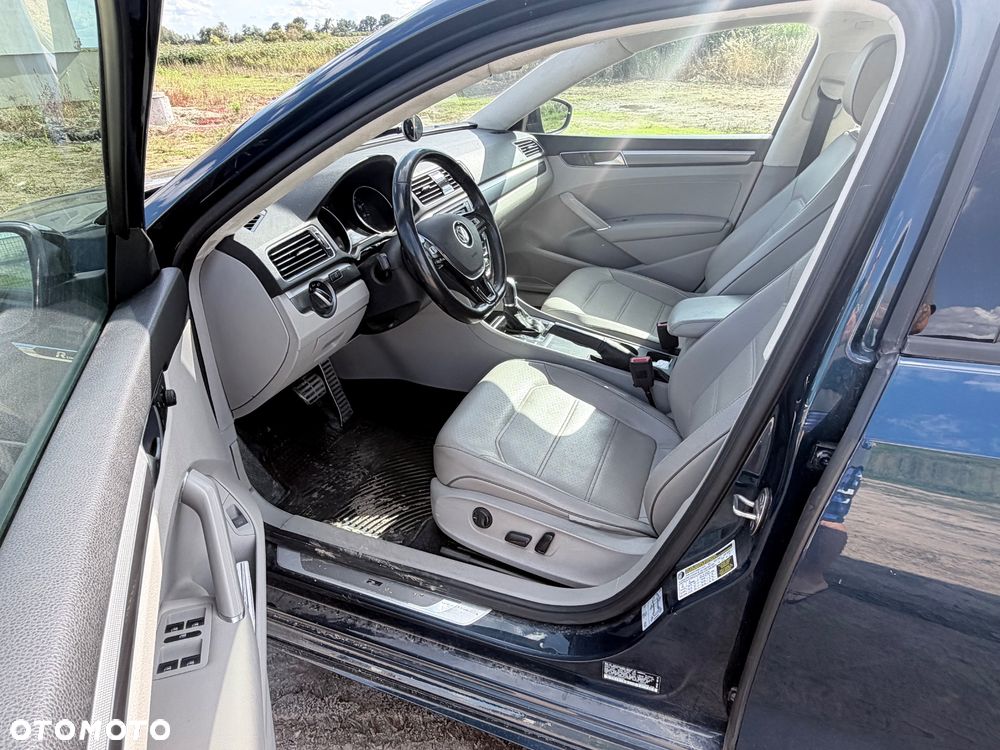 Volkswagen Passat - 11