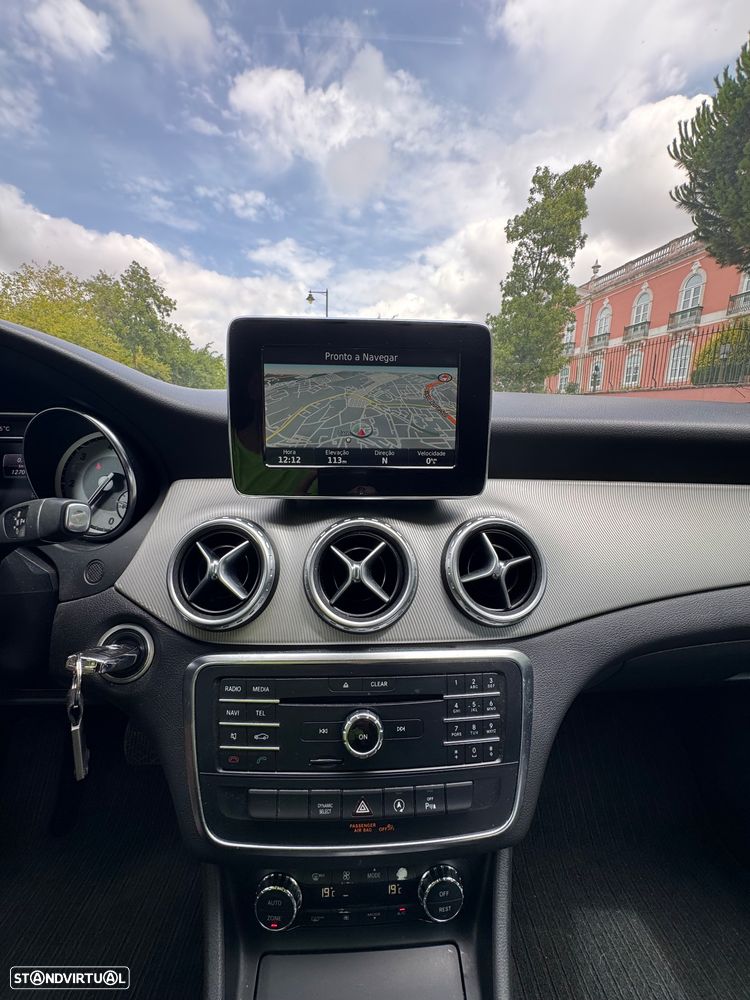 Mercedes-Benz GLA 180 d 7G-DCT Urban - 12