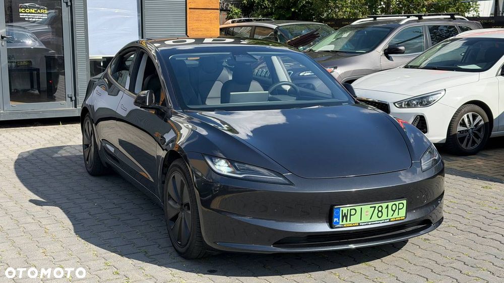 Tesla Model 3 - 3