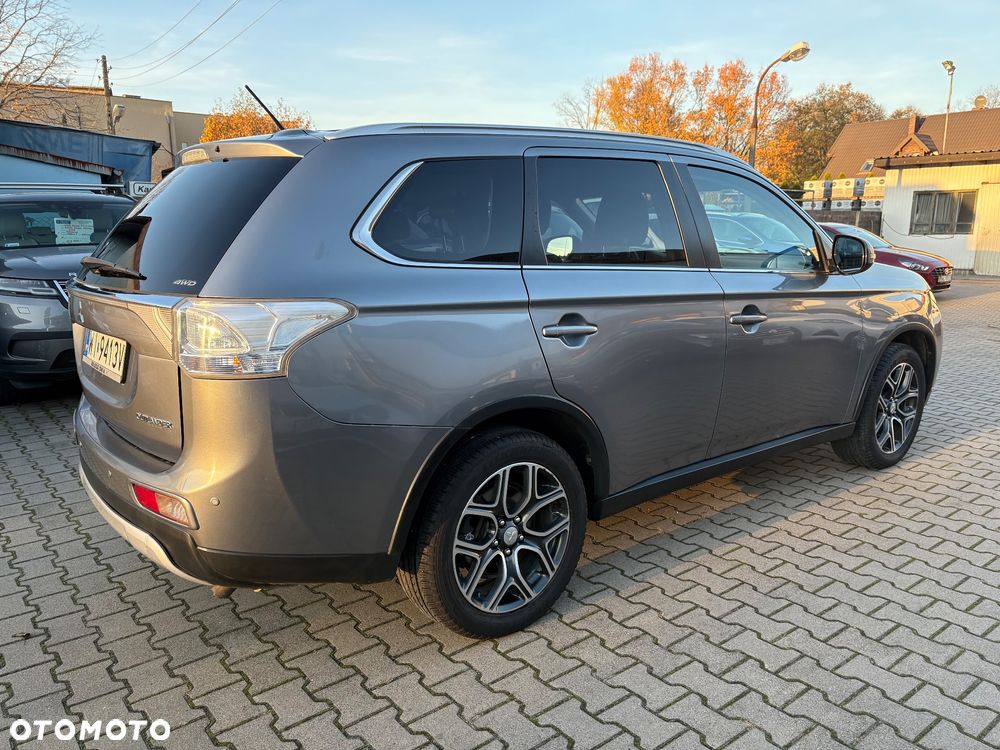 Mitsubishi Outlander 2.2 DID Intense + - 10