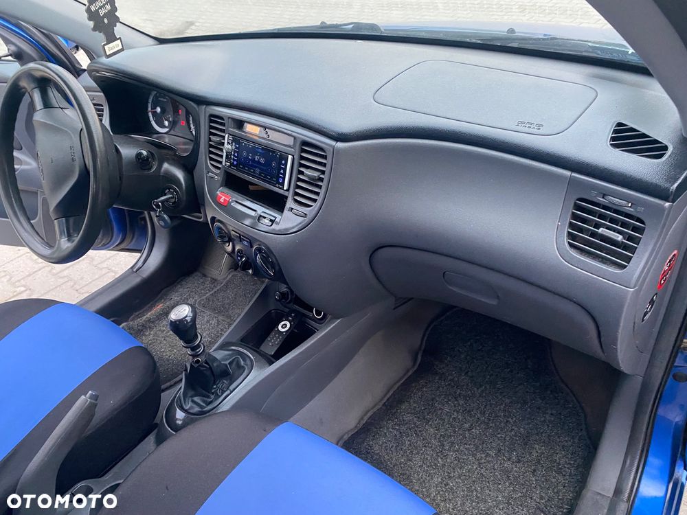 Kia Rio - 24
