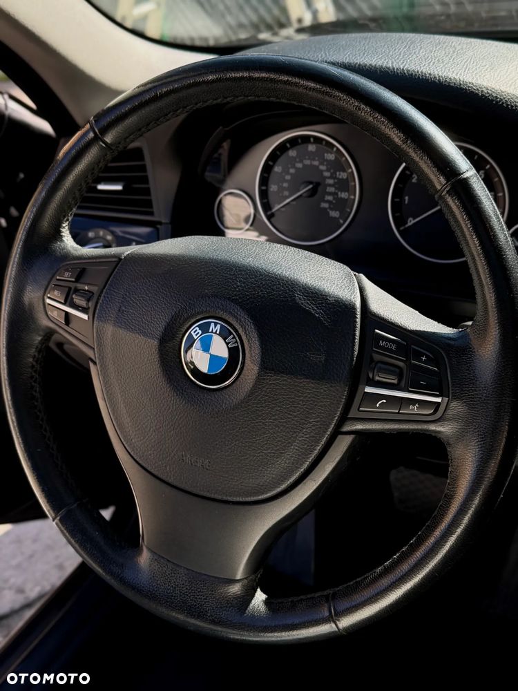 BMW Seria 5 528i - 23