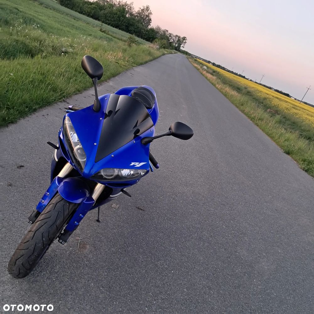 Yamaha R1 - 4