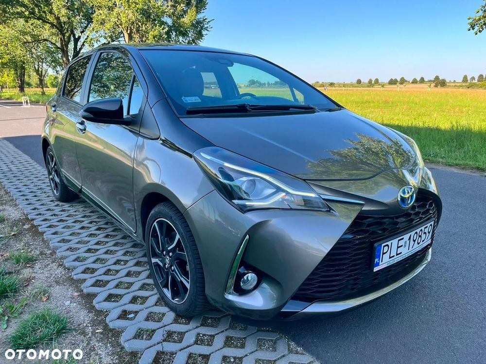 Toyota Yaris Hybrid 100 Selection Passion - 4