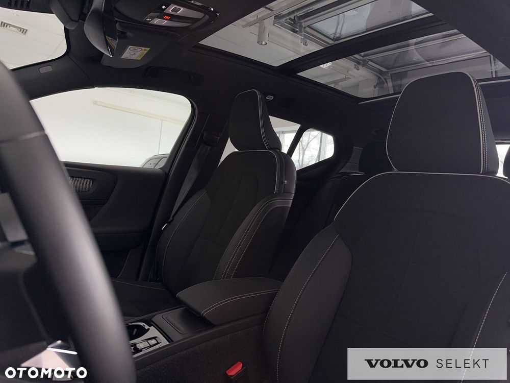 Volvo XC 40 B4 B DKG Ultra Dark - 13