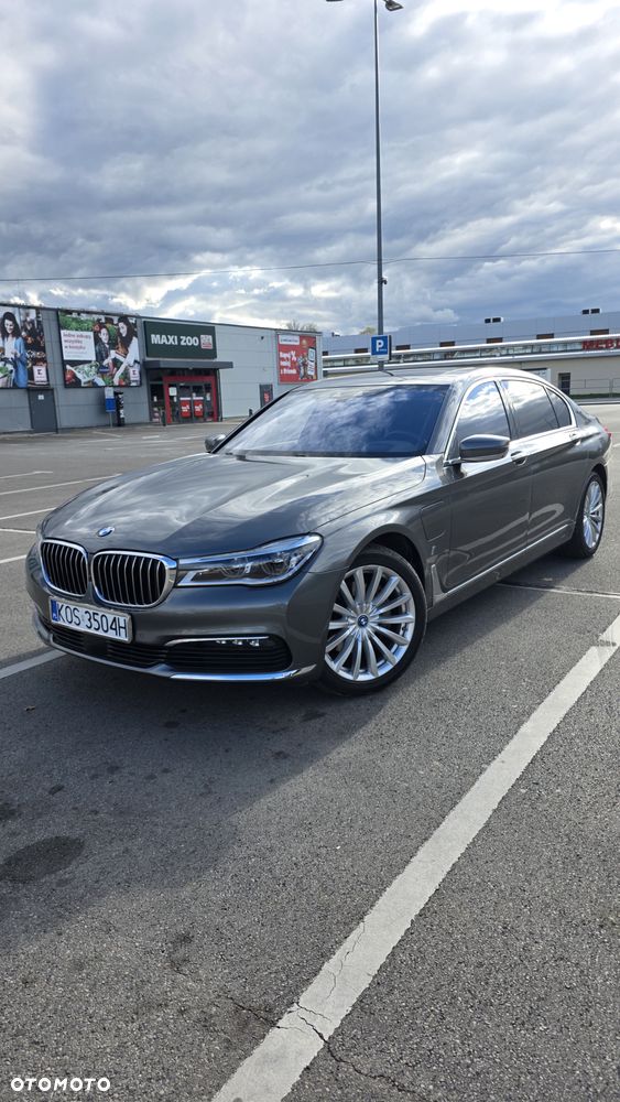 BMW 7 Series 2017 photo 2