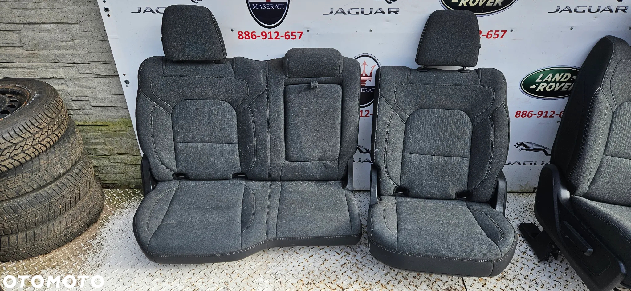 RAM 1500 V 5 2019- Big Horn KRÓTKI QUAD CAB 1,5 Komplet foteli Fotele tapicerka Kanapa Środek Boczki wykładzina Słupek próg listwa CZARNE WNĘTRZE WELUR - 3