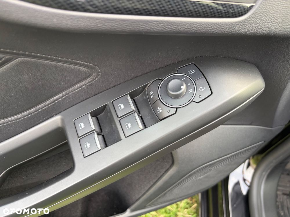 Ford Focus 1.0 EcoBoost Hybrid ST-LINE - 26