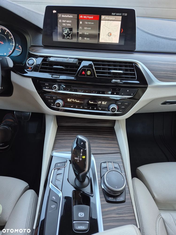 BMW Seria 5 530i xDrive M Sport sport - 18
