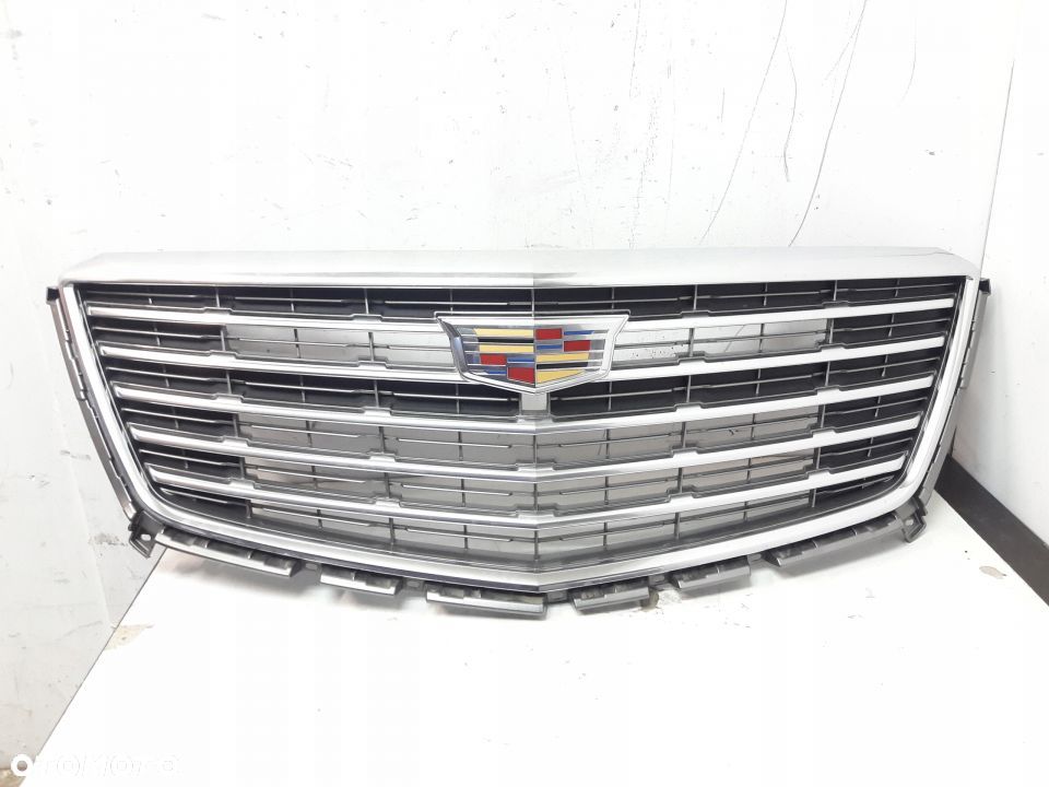 Cadillac XT5 Platinum grill atrapa znaczek chrom - 1