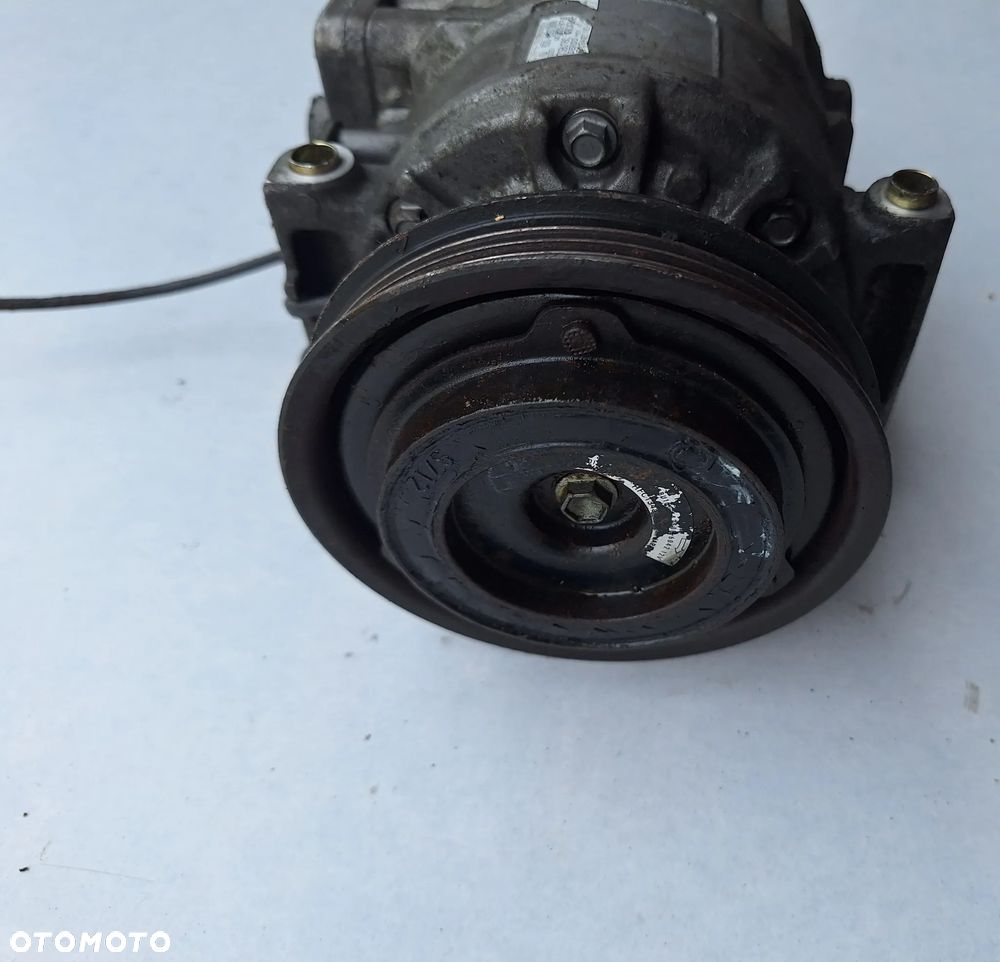 KOMPRESOR SPRĘŻARKA KLIMATYZACJI DENSO 8D0260808 VW PASSAT B5 FL - 2