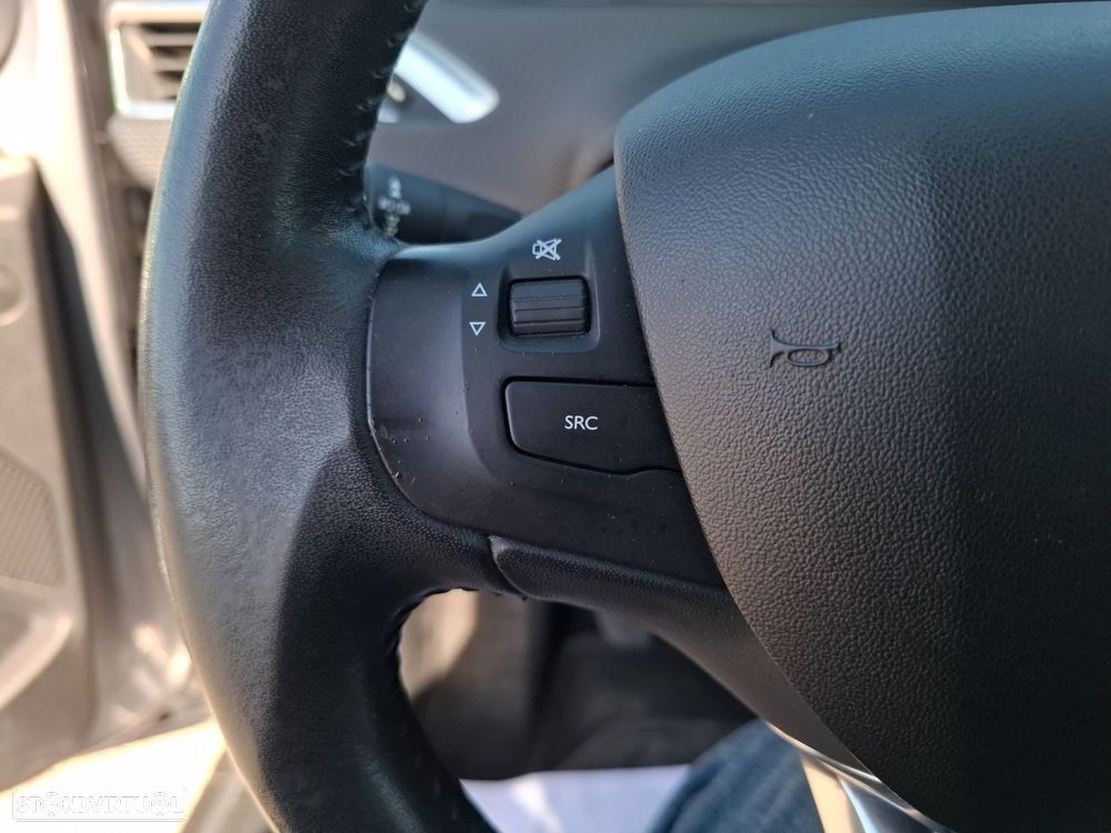 Peugeot 2008 1.2 PureTech Allure - 16