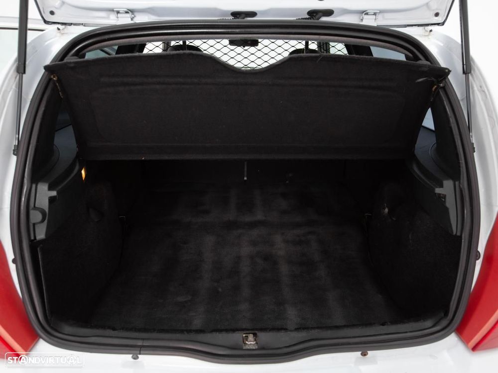 Renault Clio Van - 9