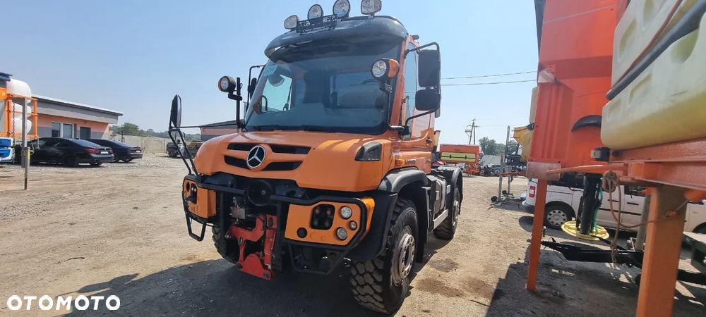 Mercedes-Benz Unimog U527 - 6