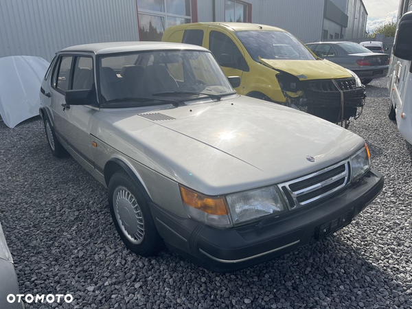 Saab 900