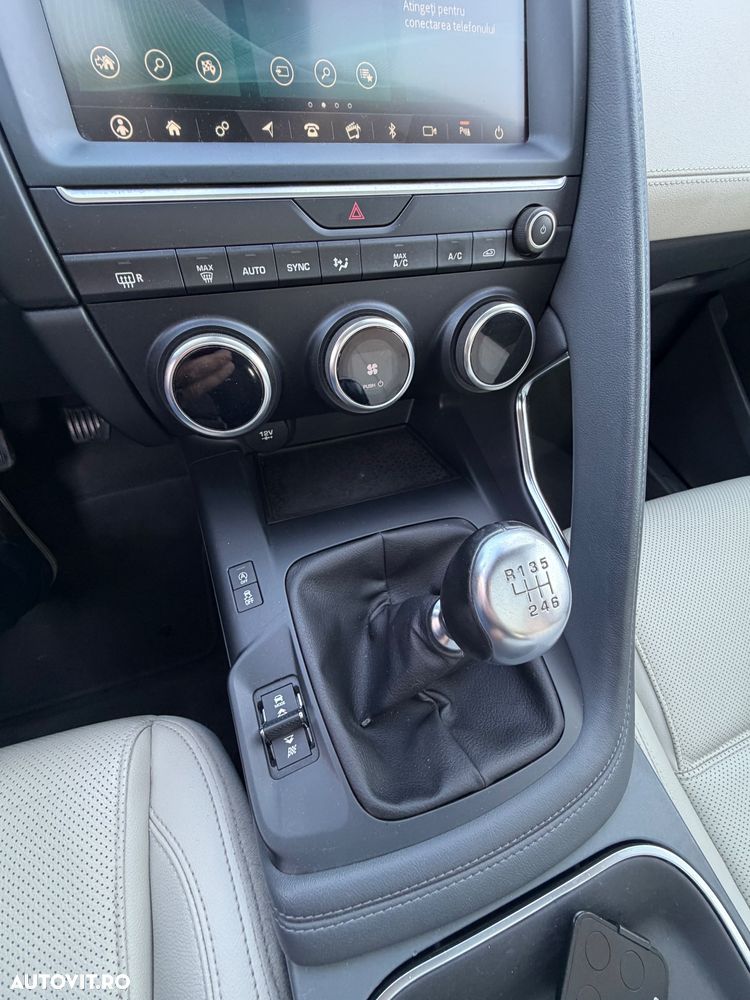 Jaguar E-Pace - 12