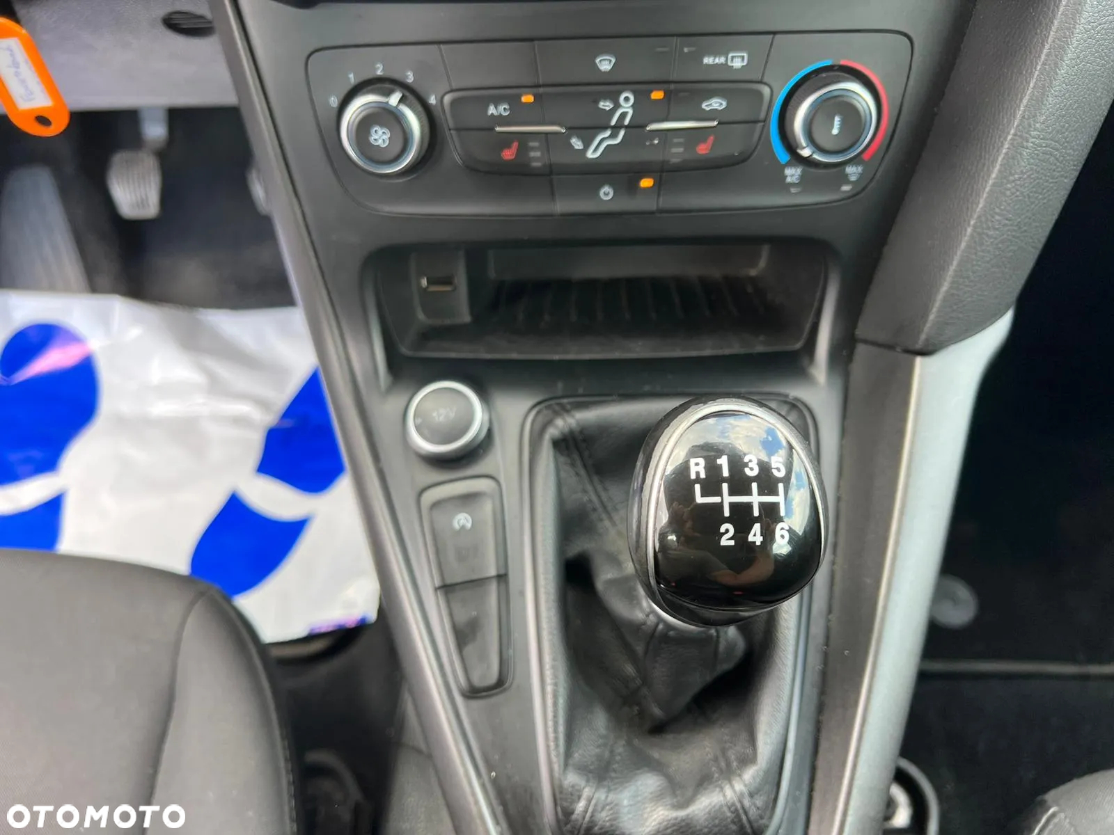Ford Focus Turnier 1.5 EcoBlue Start-Stopp-System ACTIVE - 6