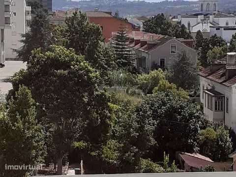 Apartamento t2 no centro de Coimbra, mobilado, elevador e garagem - Grande imagem: 3/12