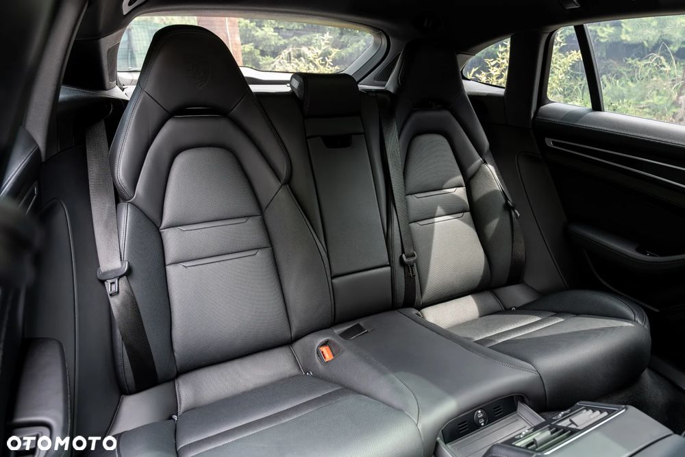 Porsche Panamera 4 Platinum Edition - 39