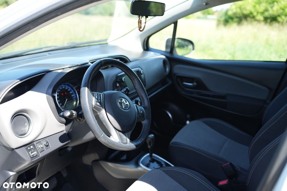 Toyota Yaris Hybrid 100 Premium EU6 - 15