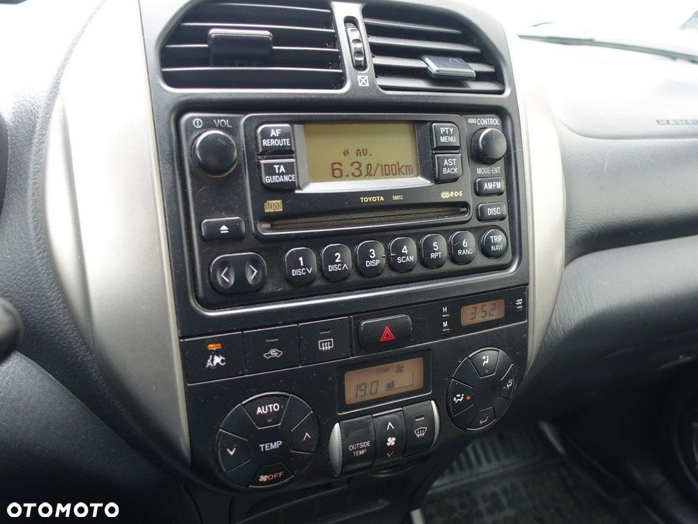 Toyota RAV4 D-4D 4x4 - 21