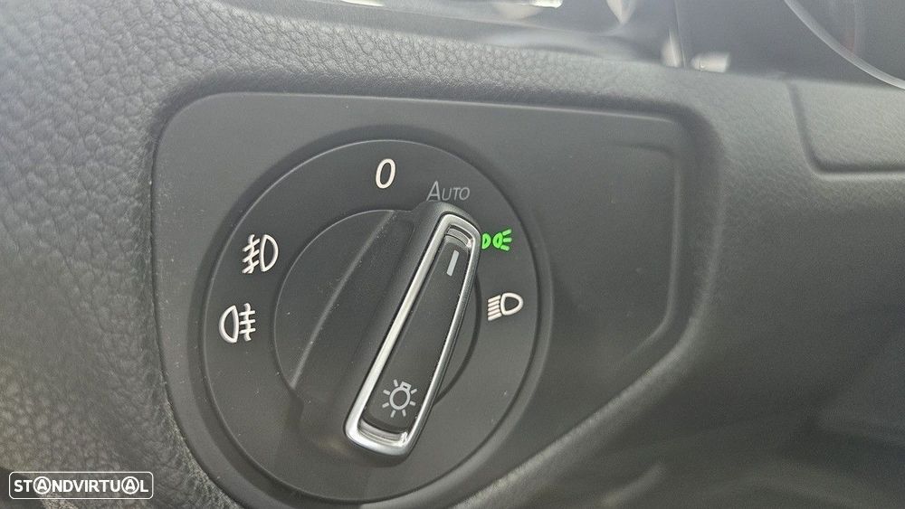 VW Golf 1.6 TDI Confortline - 21