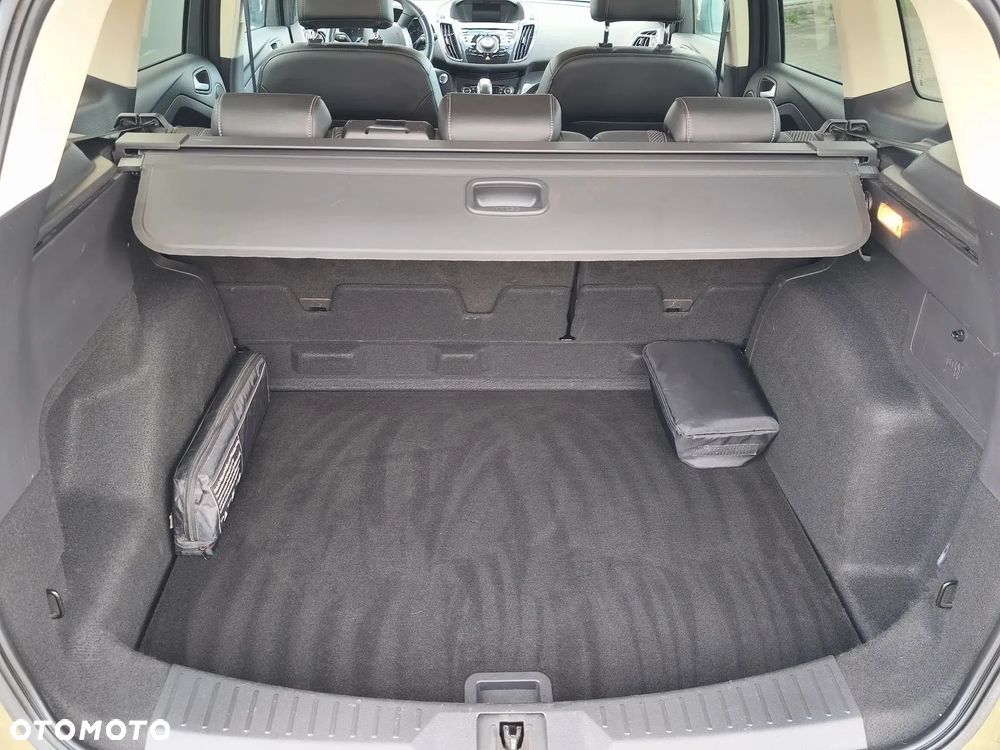 Ford Kuga 2.0 TDCi 4x4 Titanium - 39