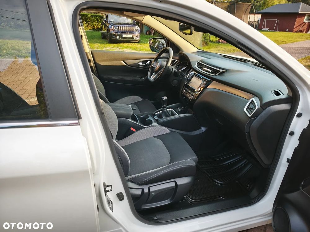 Nissan Qashqai 1.6 DIG-T N-Connecta - 28