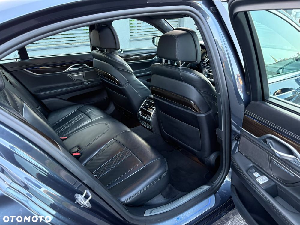 BMW Seria 7 740e iPerformance - 13