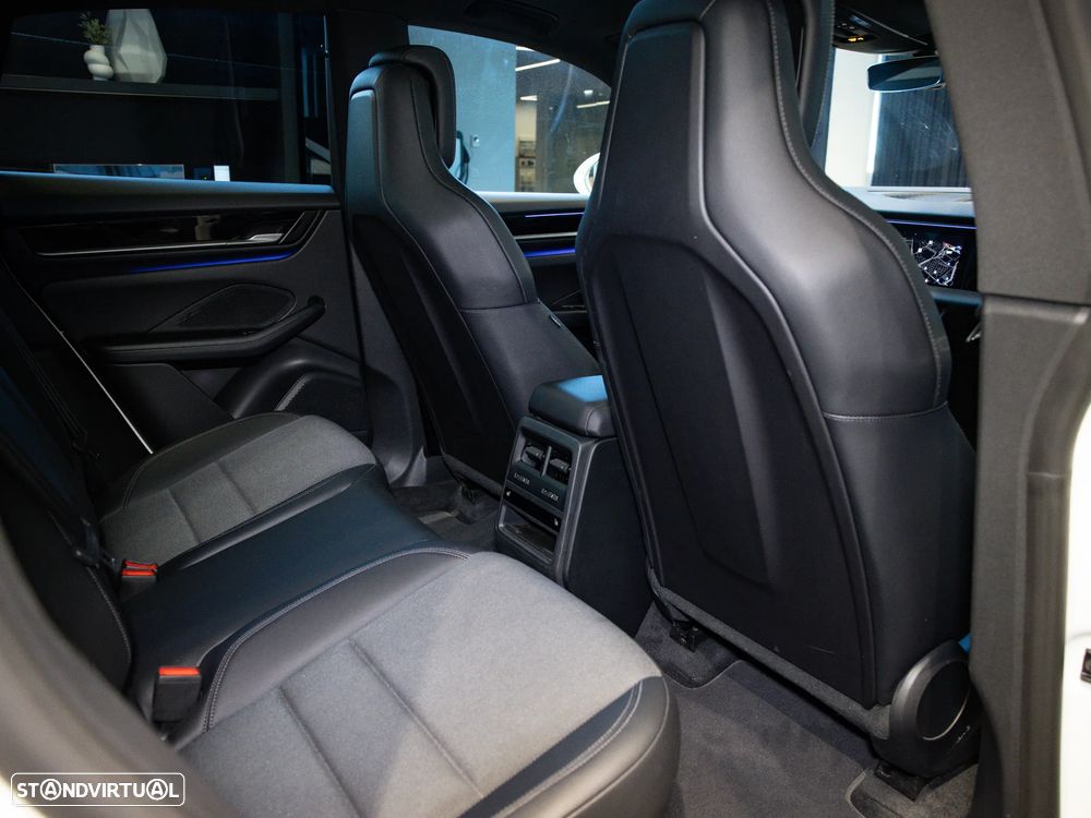 Porsche Macan Electric 4 - 36