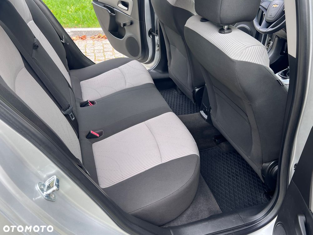 Chevrolet Cruze 1.6 LS - 17