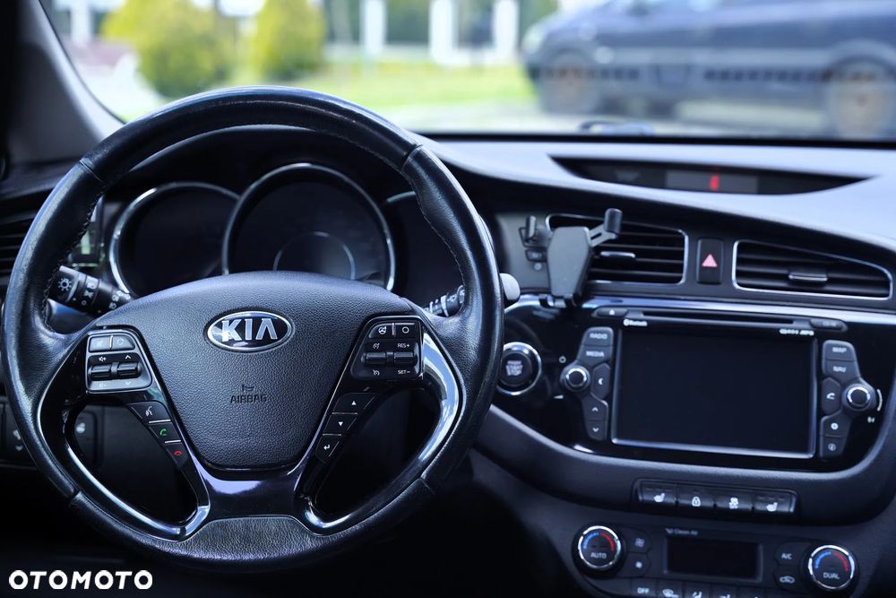 Kia Ceed 1.6 CRDi 128 ISG Spirit - 11