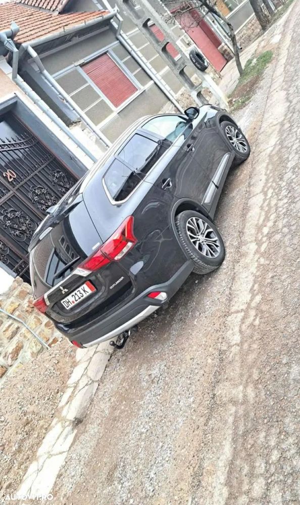 Mitsubishi Outlander - 9