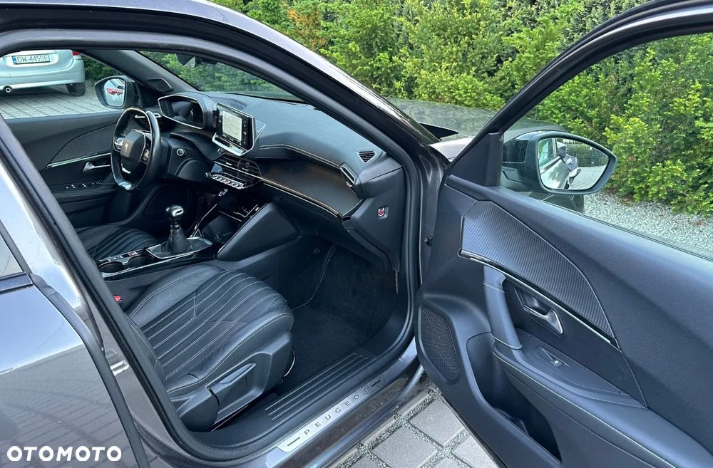 Peugeot 2008 1.2 PureTech GT Line S&S - 23