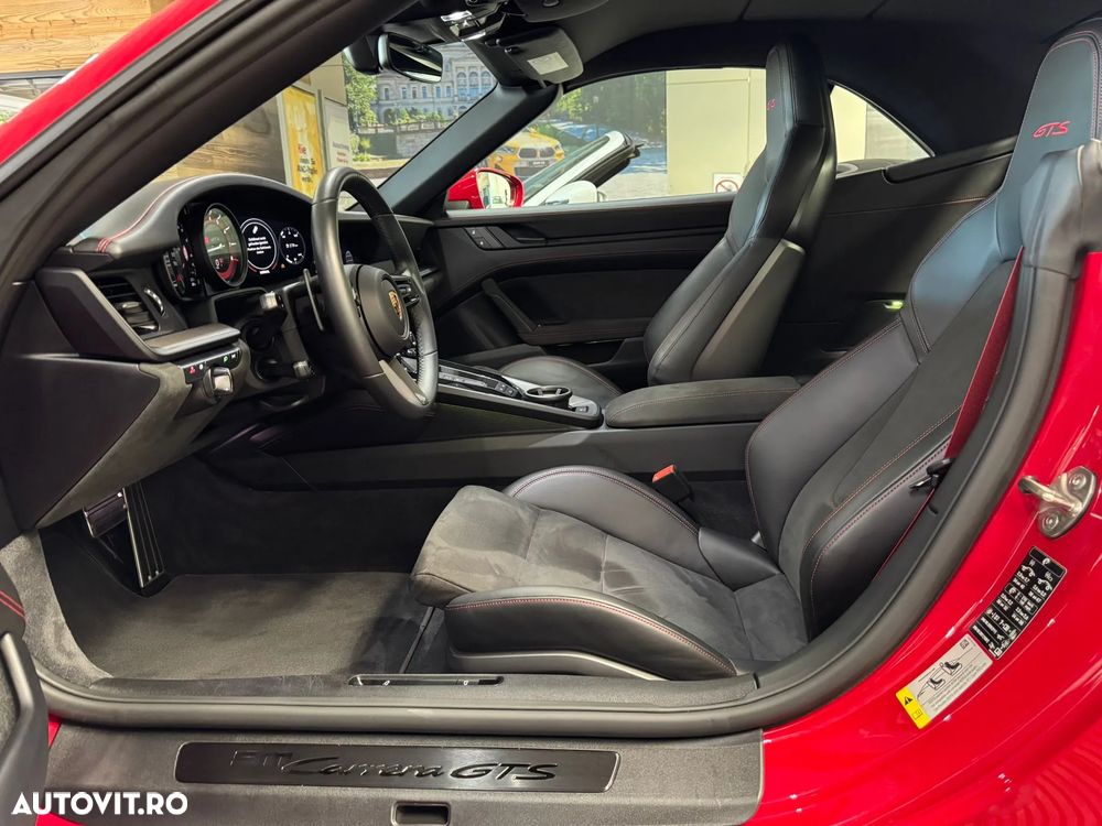 Porsche 911 Carrera Cabrio GTS PDK - 10