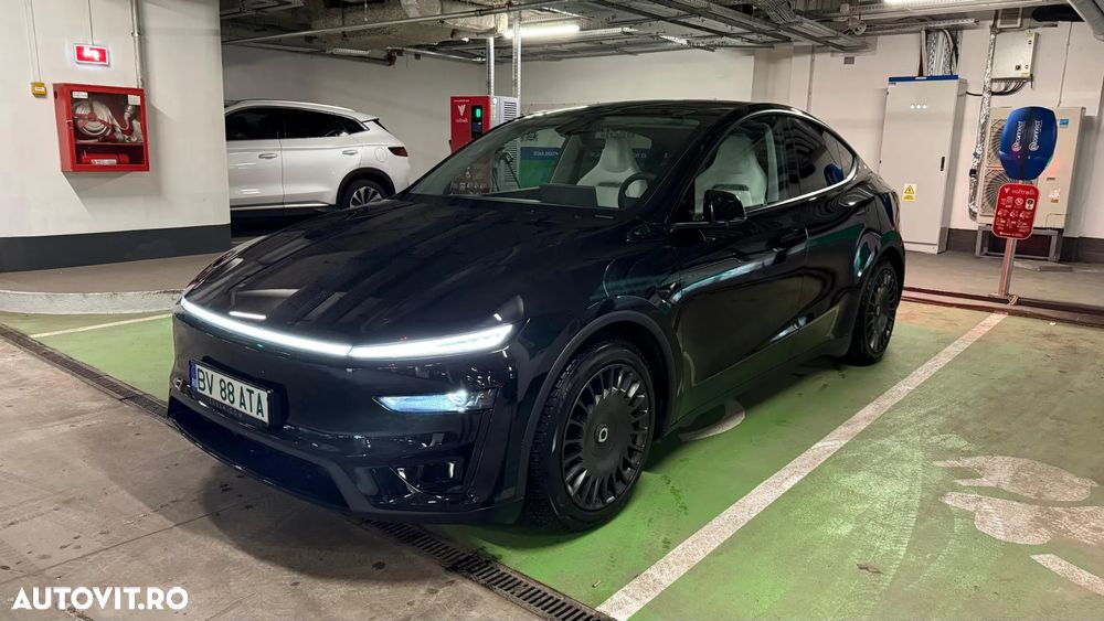 Tesla Model Y AWD Performance - 6