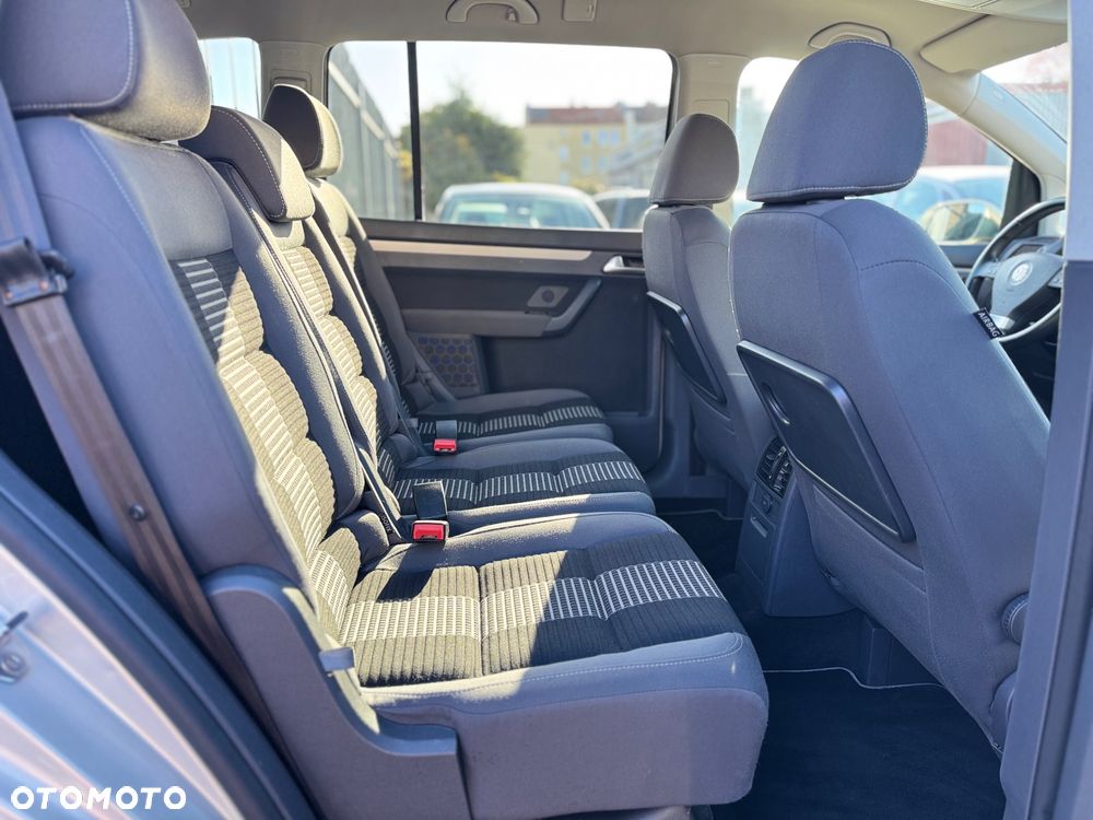 Volkswagen Touran - 18