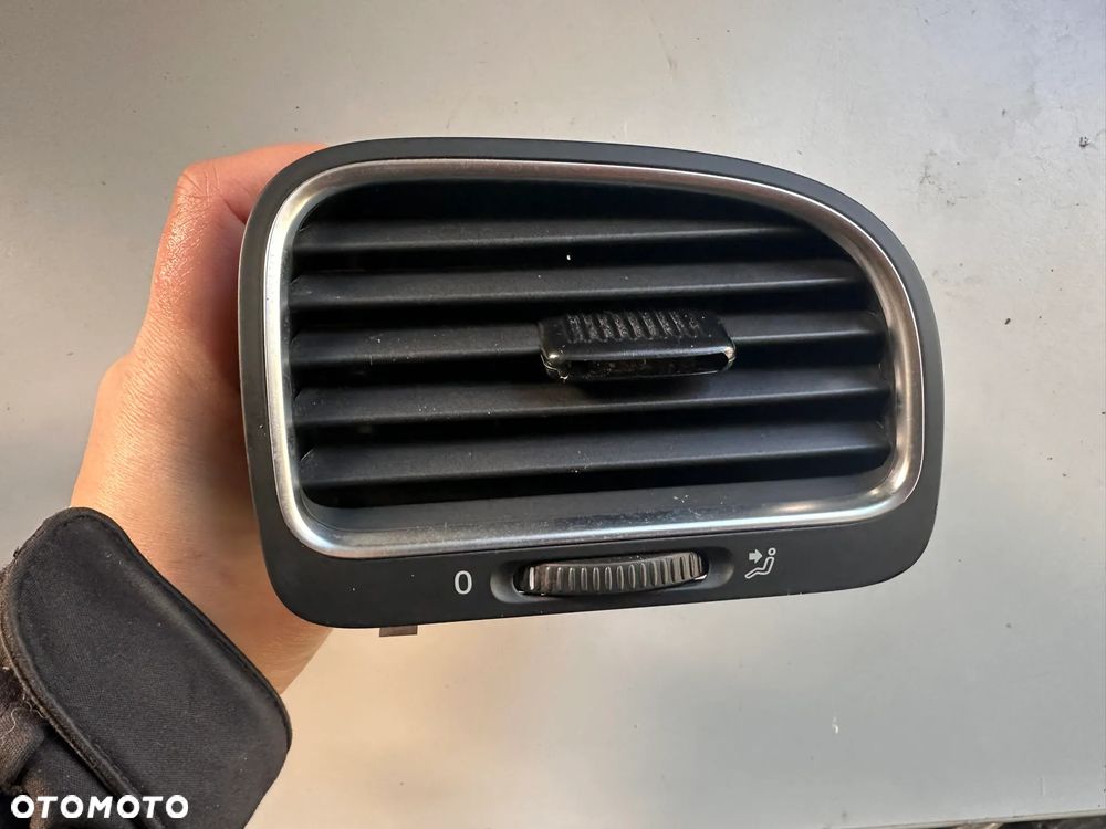 Kratka nawiewu prawa VW Golf VI 5K0819704K