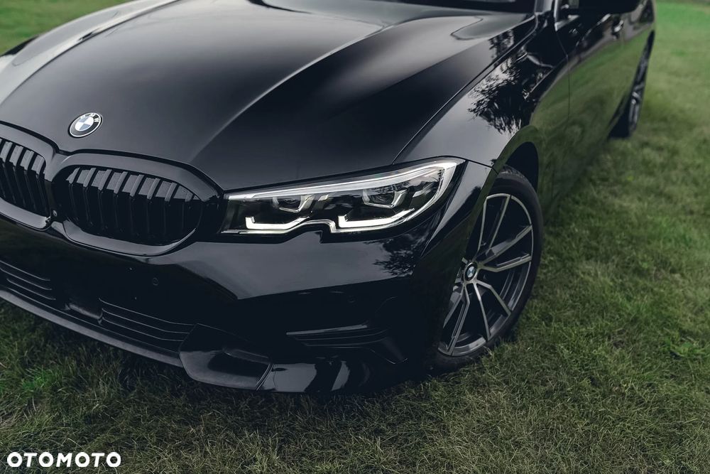 BMW Seria 3 330i xDrive Sport Line - 4