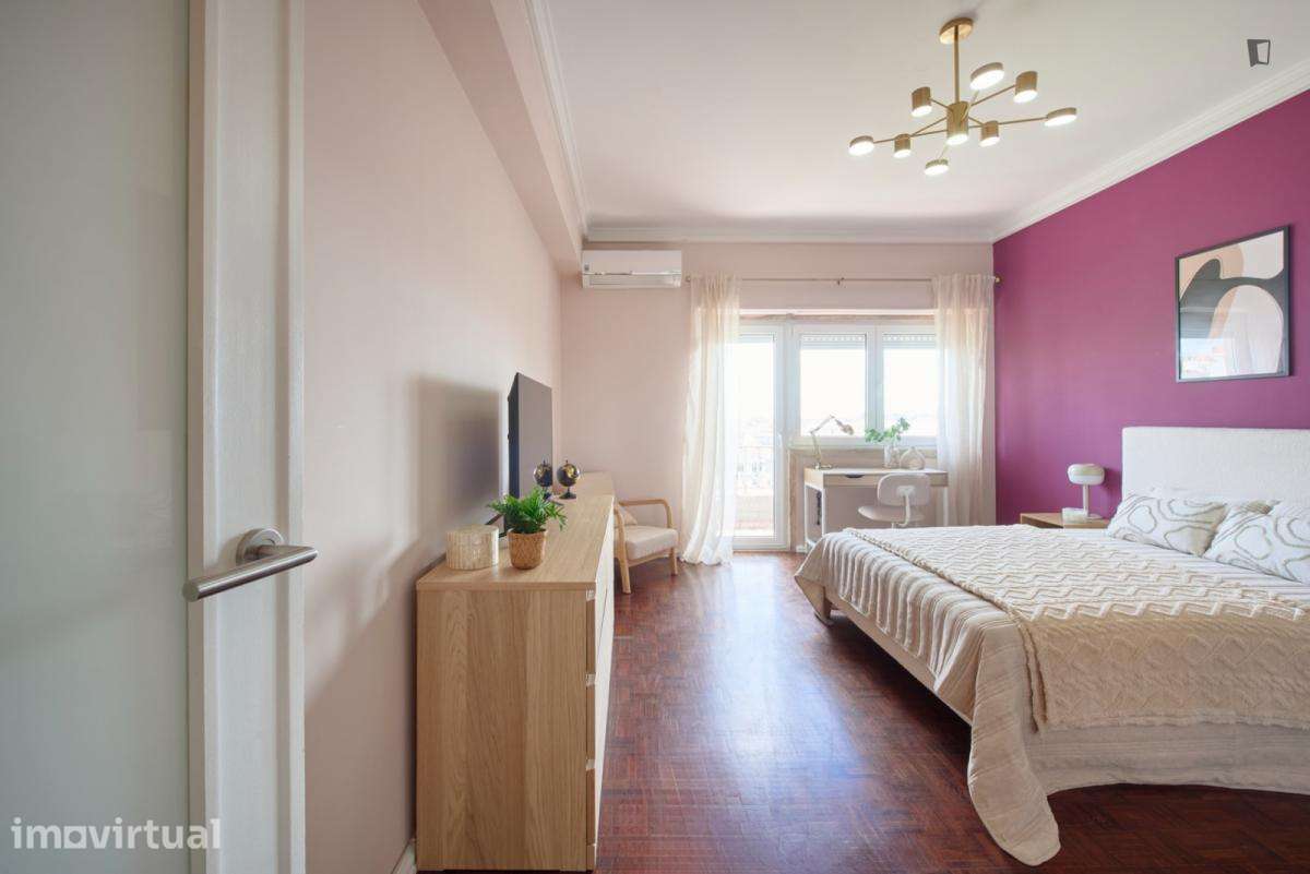Quarto - localizado em Alameda Lisbon - Grande imagem: 3/25