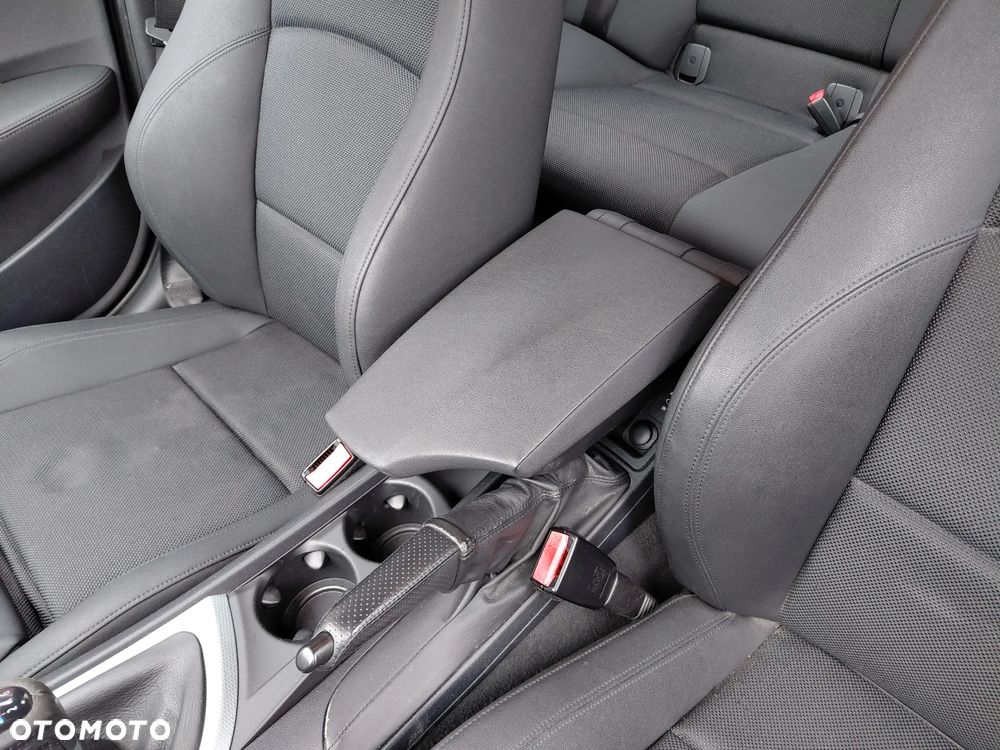 BMW Seria 1 - 25