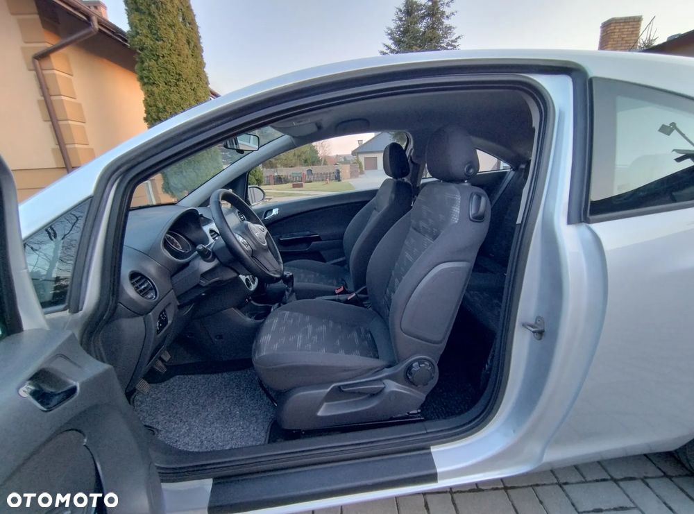 Opel Corsa 1.2 16V Cosmo - 21