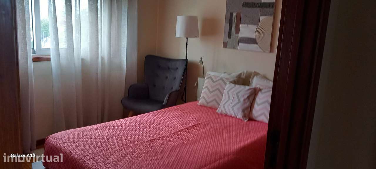 Arrendo quarto individual a menina estudante ou senhora com emprego - Grande imagem: 3/6