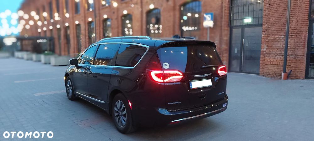 Chrysler Pacifica - 1