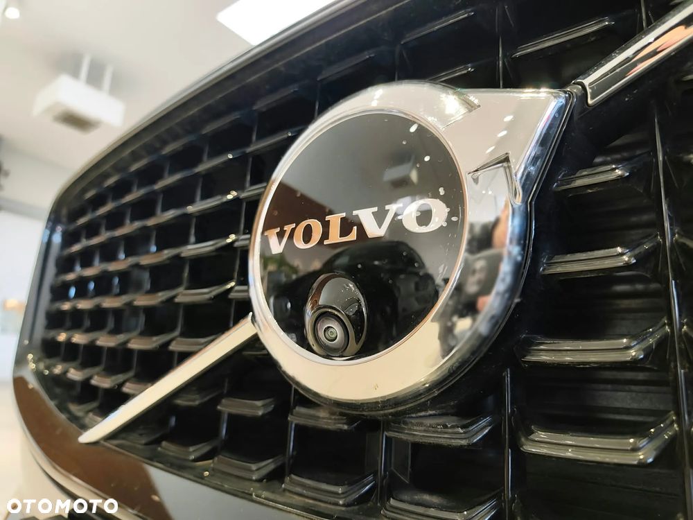 Volvo XC 60 B5 B AWD Ultimate Dark - 40