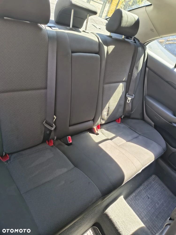 Toyota Avensis 2.0 D-4D - 14