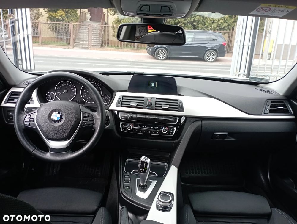 BMW Seria 3 318i - 8