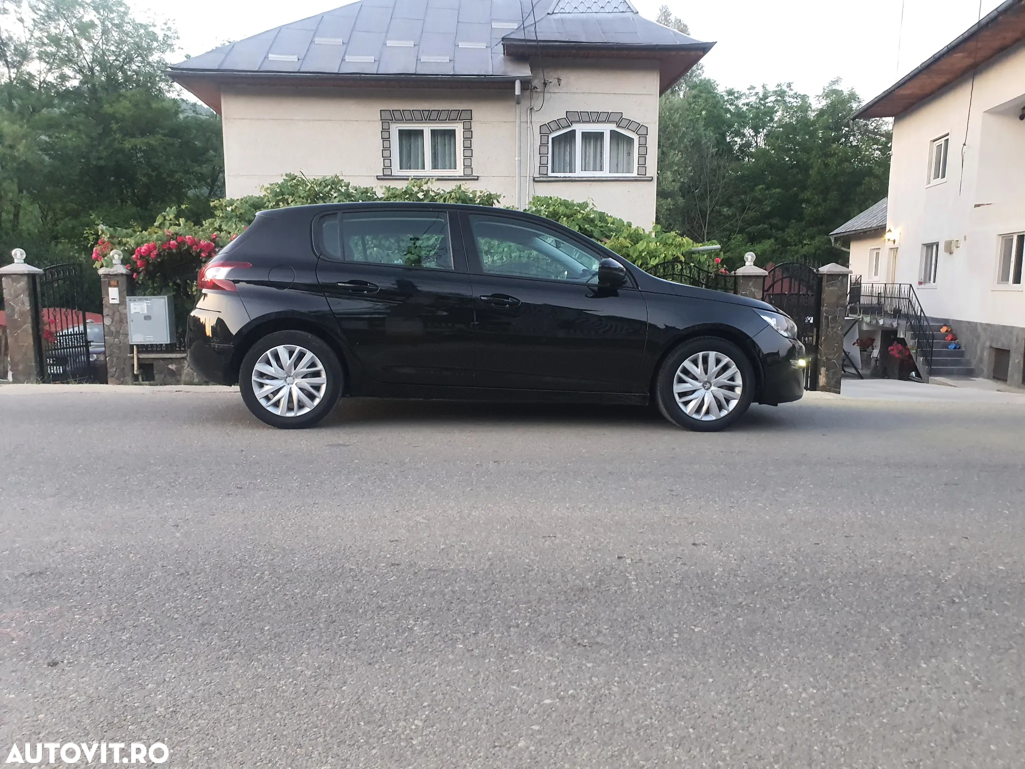 Peugeot 308 1.2 L PureTech Turbo Access - 12