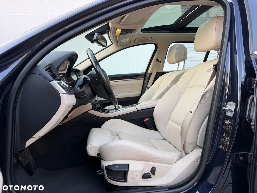 BMW Seria 5 525d Sport-Aut Luxury Line - 1